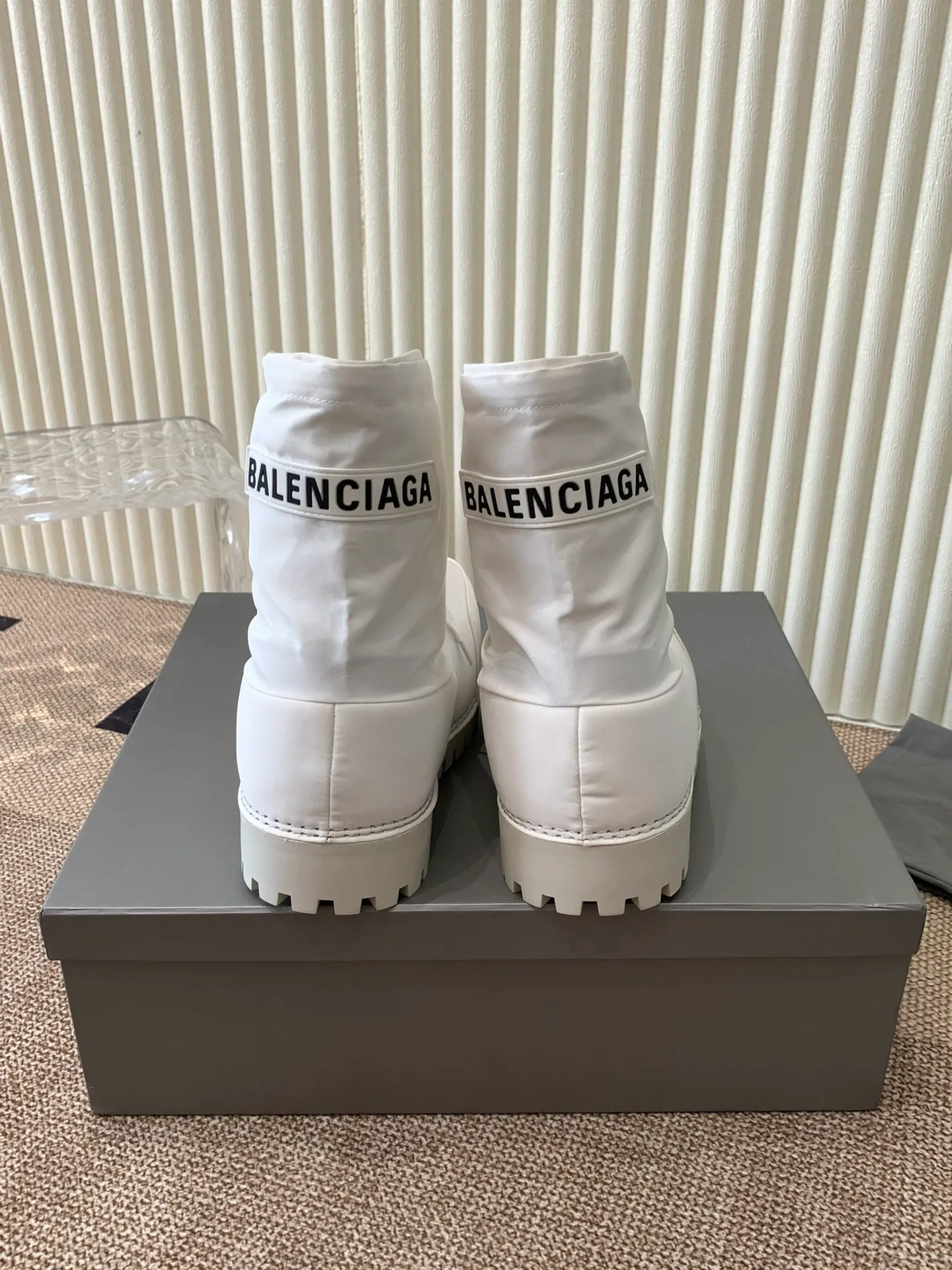 👟👟Ex-factory price 860👟👟 Men +20Balenciaga snow boots‼ ️ 24sS new snow boots for autumn and winter. These big-toe Alaskan boots are so good-looking and super cool. They are full of personality and are so cool. They are a must-have item for fashionable autumn and winter! The upper is made of original customized nylon pure cotton waterproof cloth. The inner liner is removable. The original original letter logo is increased in the sole. Size: 35-45